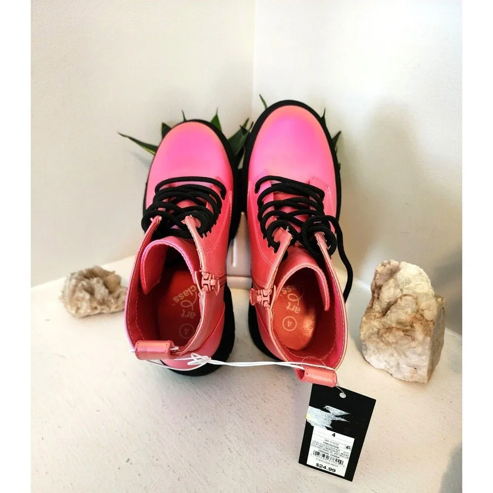 New Art Class Kayden / Pink Boots - Iridescent Pink! Girl's size - 4